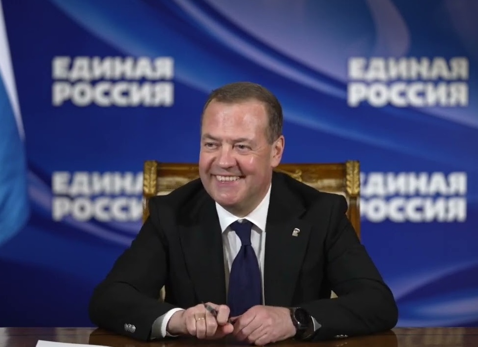 Премьер-министр РФ Дмитрий Медведев и врио президента Татарстана Рустам Минниханов официально открыли 9 июня ИТ-город Иннополис в Казани